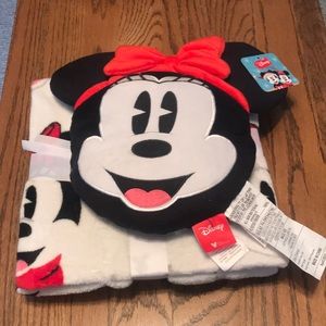 Disney pillow/blanket set